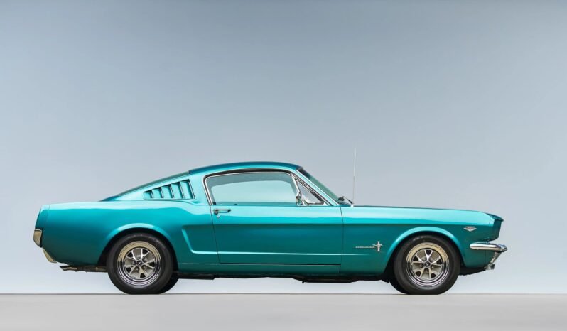
								1965 Ford Mustang Fastback K-Code V8 full									