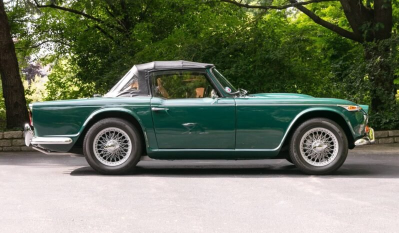 
								1966 Triumph TR4A IRS 2.1L full									