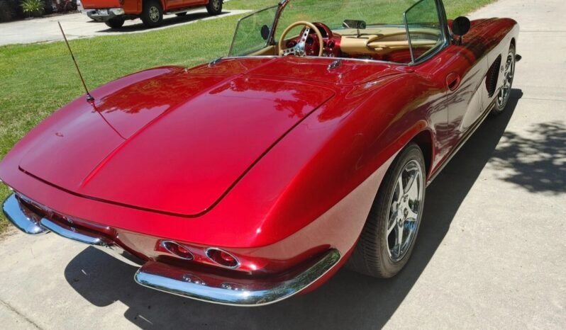 
								1961 Chevrolet Corvette LS2 V8 full									