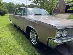 1964 Chrysler Imperial LeBaron Sedan