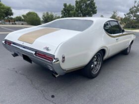 1968 Oldsmobile Cutlass Supreme V8