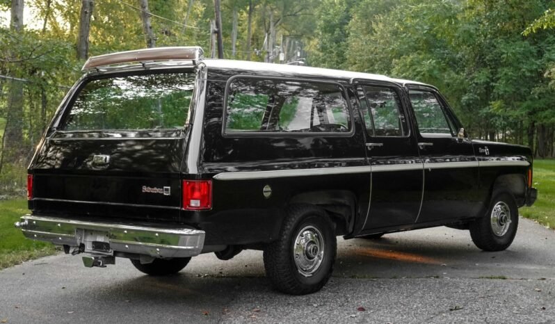 
								1976 GMC Suburban Sierra V8 full									