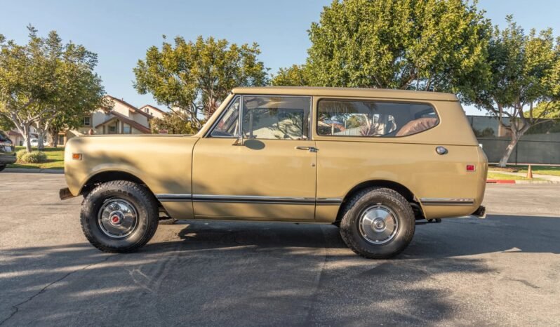 
								1972 International Harvester Scout II 4X4 Traveltop full									