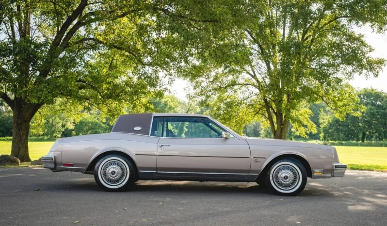 
								1983 Buick Riviera V8 full									