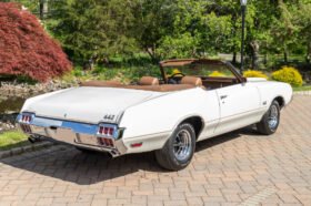 1972 Oldsmobile Cutlass Supreme 442 V8