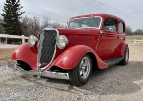 1934 Ford Tudor Deluxe 3-Speed