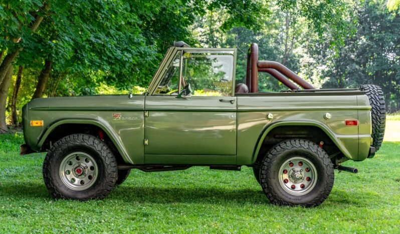 
								1972 Ford Bronco Green V8 full									