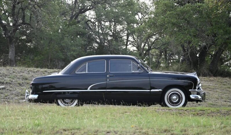 
								1950 Ford Deluxe Tudor Sedan V8 full									