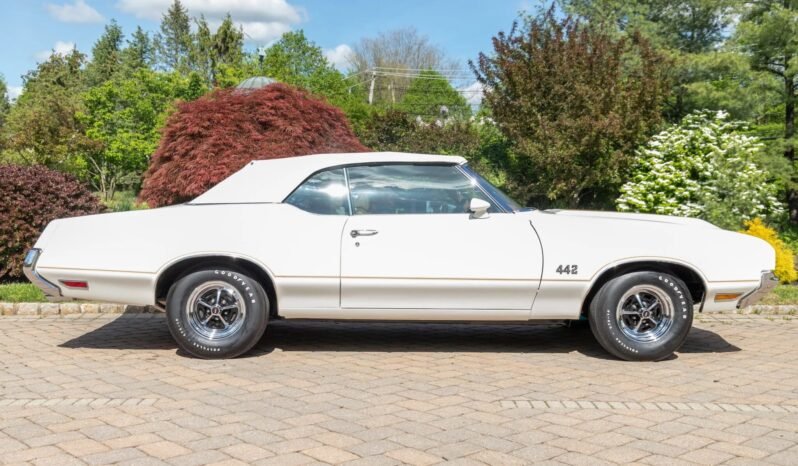
								1972 Oldsmobile Cutlass Supreme 442 V8 full									