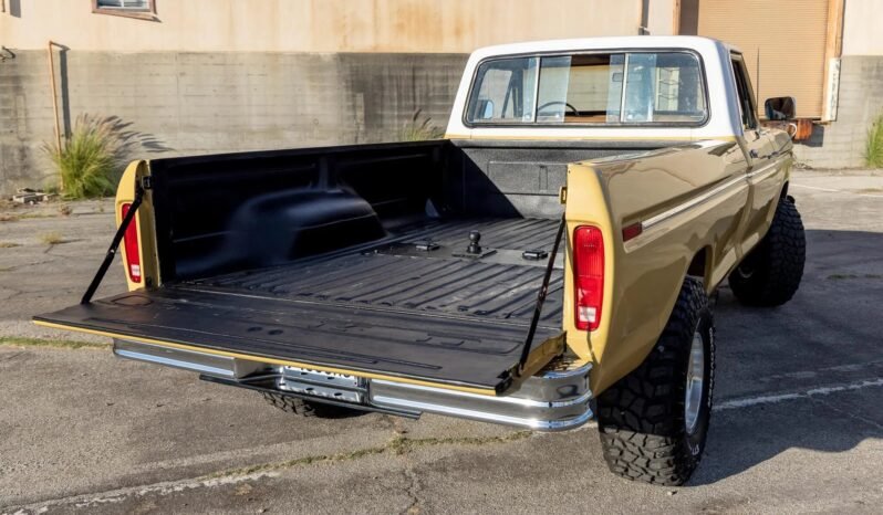 
								1973 Ford F-100 Regular-Cab 4X4 full									