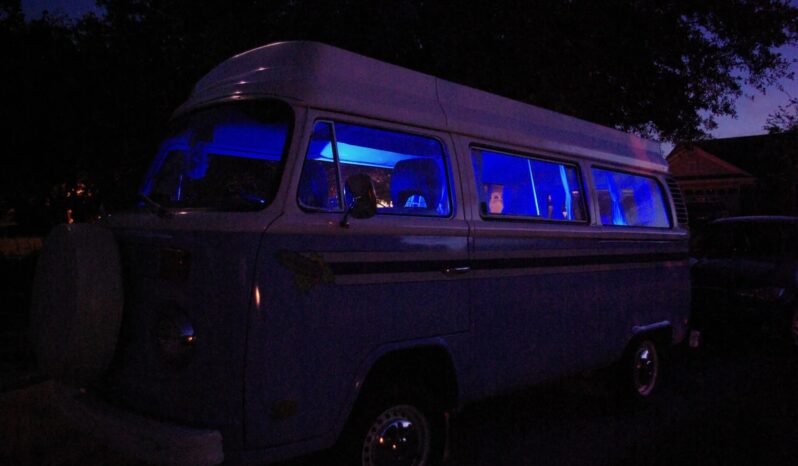 
								1974 Volkswagen Type 2 Camper Pop-Top full									