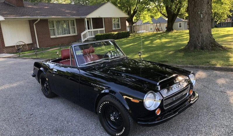 
								1969 Datsun 2000 Roadster full									