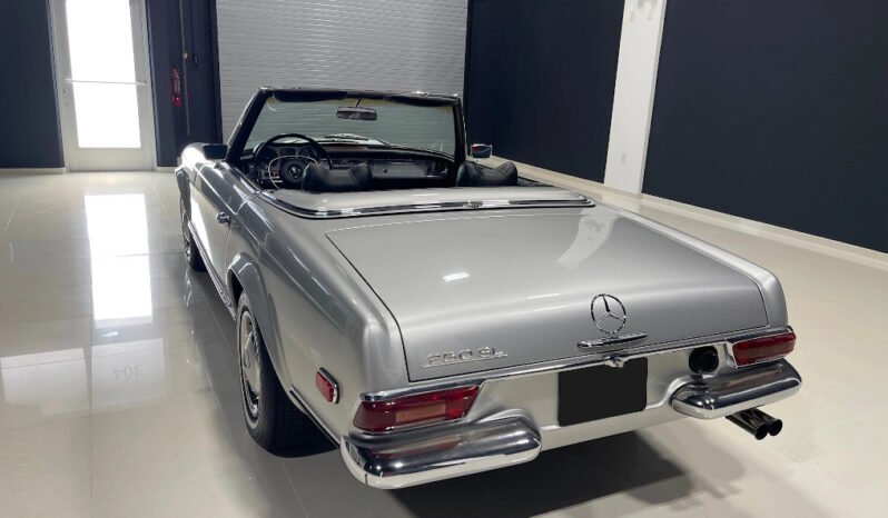 
								1968 Mercedes-Benz 250SL Silver full									