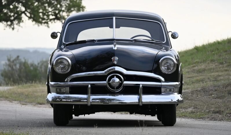 
								1950 Ford Deluxe Tudor Sedan V8 full									