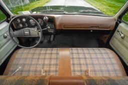 1976 GMC Suburban Sierra V8