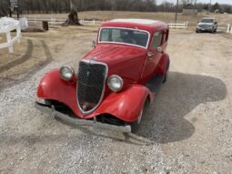 1934 Ford Tudor Deluxe 3-Speed