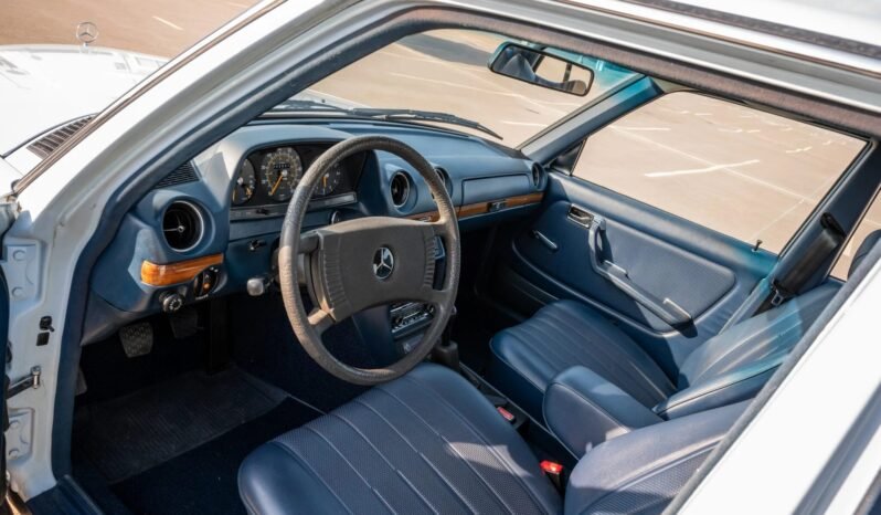 
								1979 Mercedes-Benz 240D 4-Speed full									