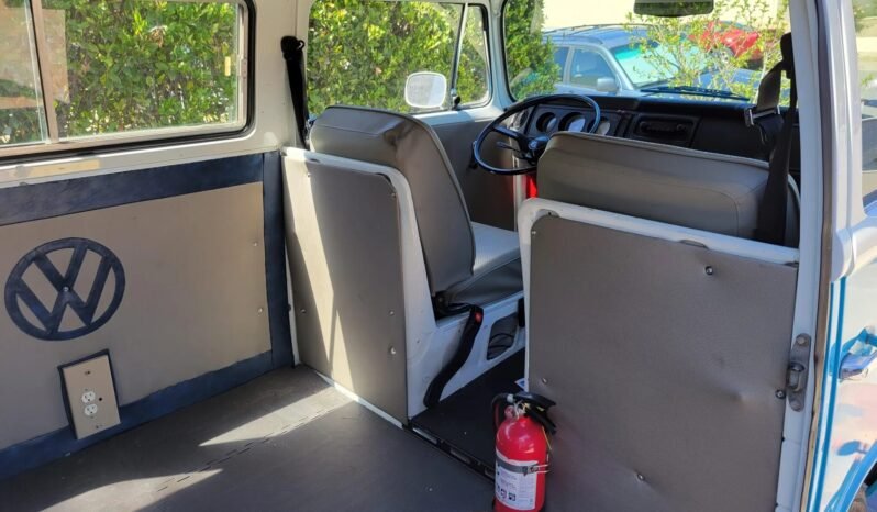 
								1973 Volkswagen Type 2 Camper Bus full									