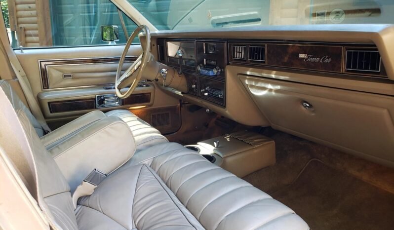 
								1979 Lincoln Continental Town Car full									