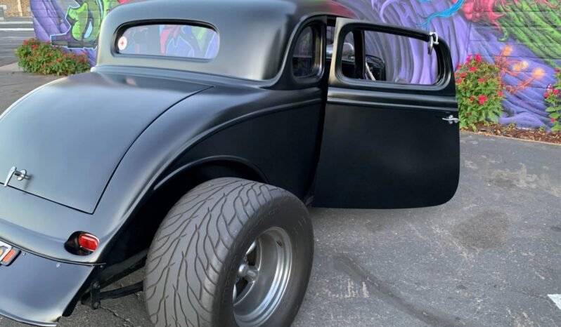 
								1933 Ford 5-Window Coupe Hot Rod full									
