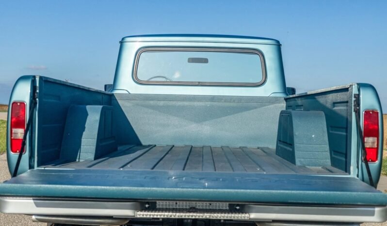 
								1974 International Harvester Series 200 full									