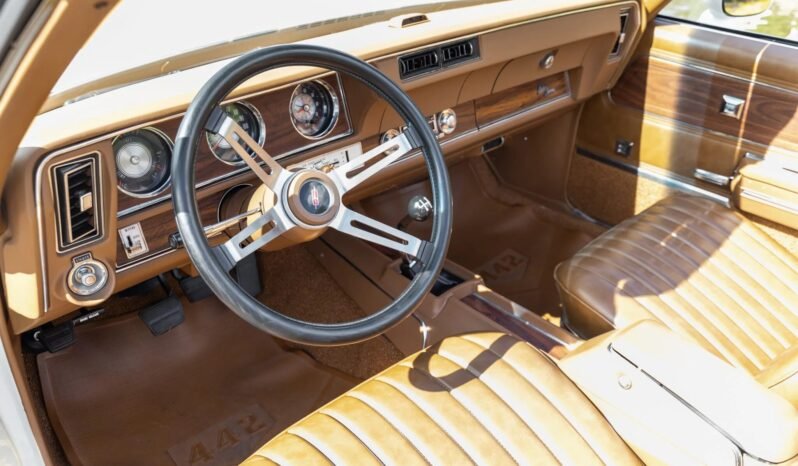 
								1972 Oldsmobile Cutlass Supreme 442 V8 full									