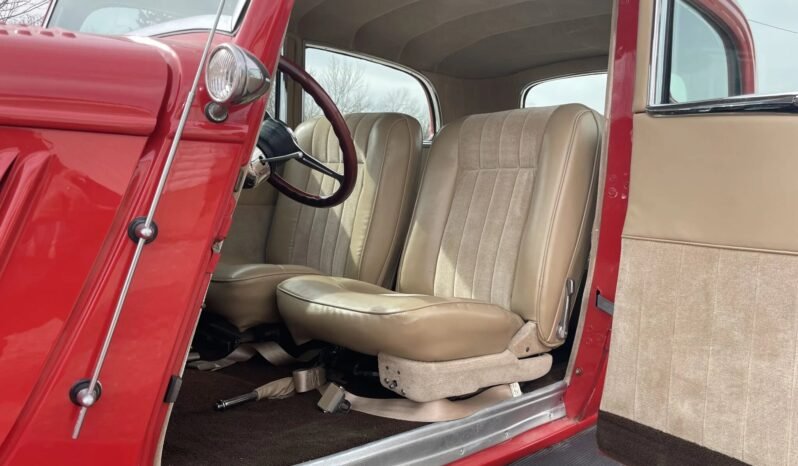 
								1934 Ford Tudor Deluxe 3-Speed full									