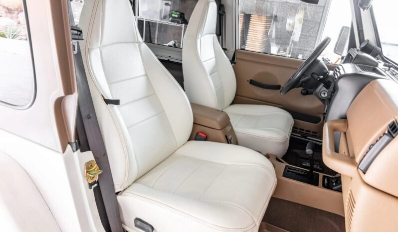 
								1999 Jeep Wrangler Sahara 4X4 full									