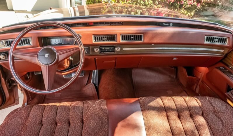 
								1974 Cadillac DeVille Sedan V8 full									