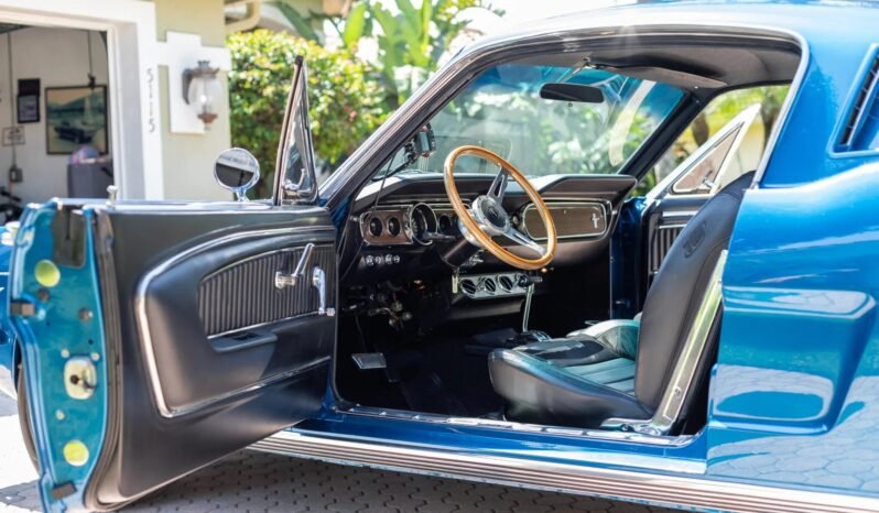 
								1965 Ford Mustang Fastback 302 Blue full									