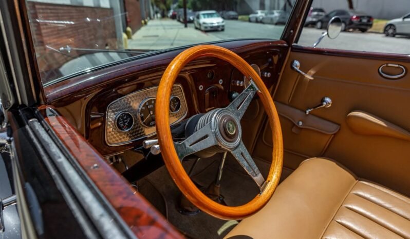 
								1933 Ford Cabriolet Hot Rod 305 V8 full									