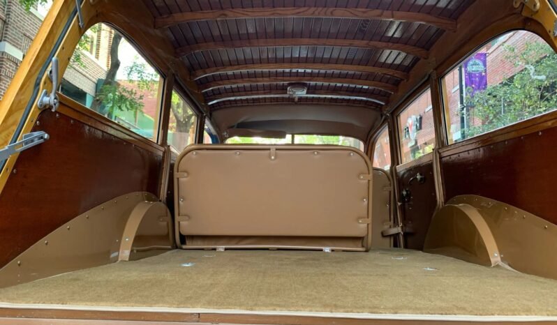
								1941 Pontiac Custom Torpedo Woodie Wagon full									