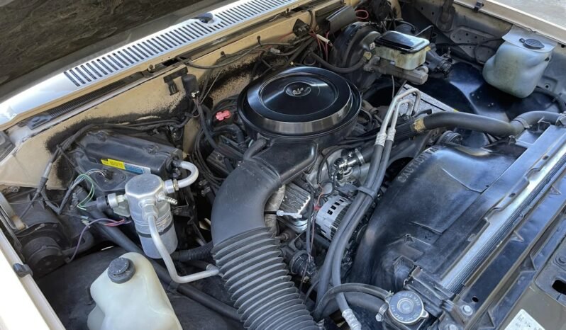 
								1988 GMC Suburban 1500 Sierra Classic V8 full									