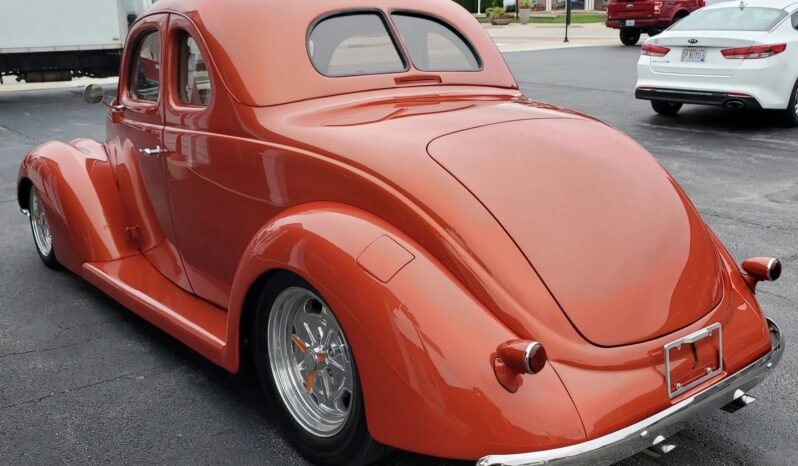 
								1937 Ford 5-Window Coupe V8 full									