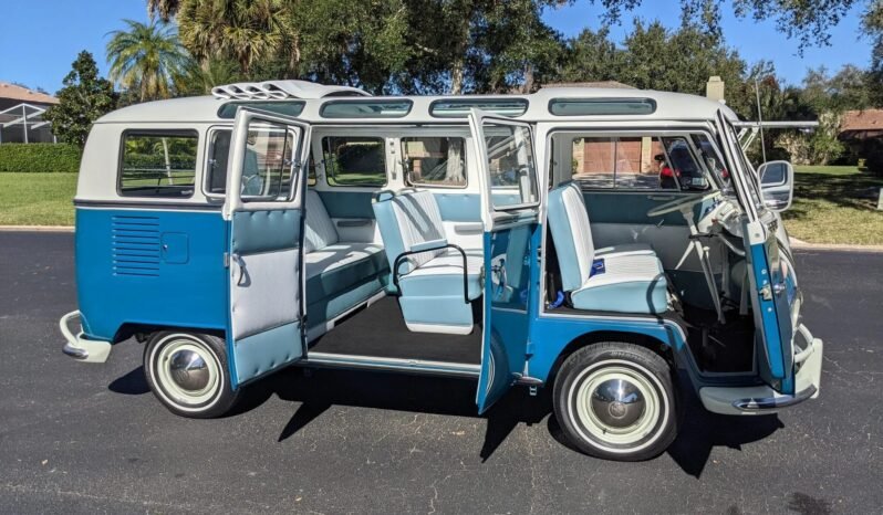 
								1966 Volkswagen Type 2 Deluxe Samba full									