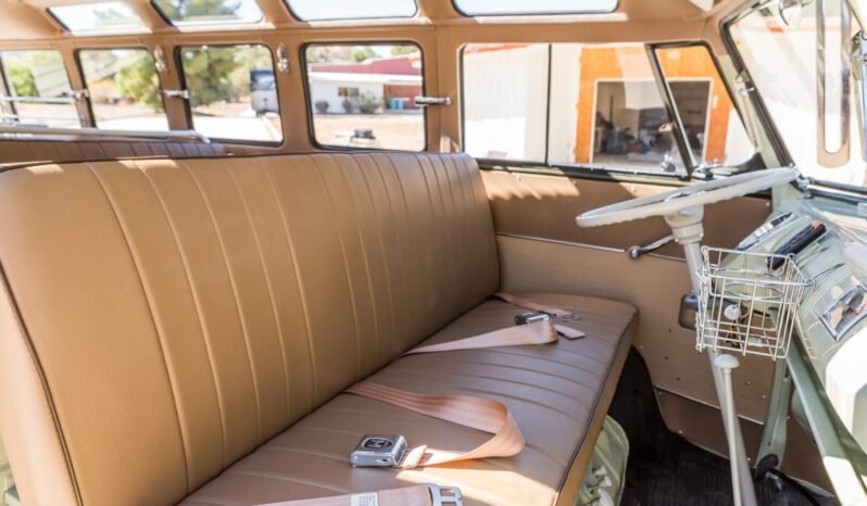 
								1961 Volkswagen Type 2 Bus Deluxe Samba full									