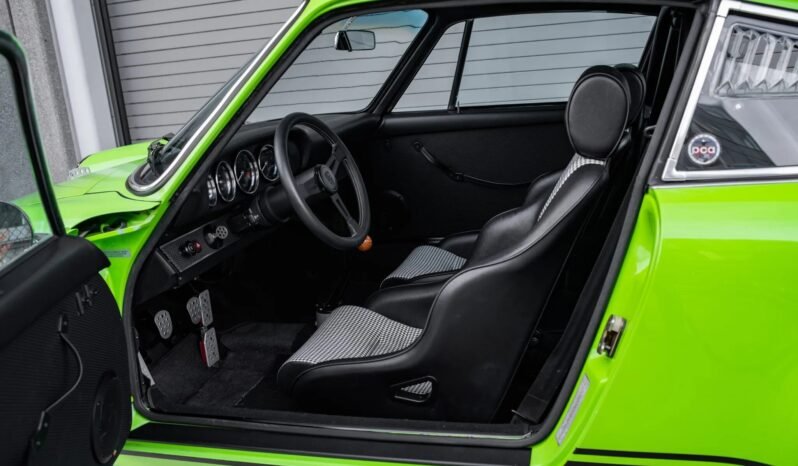 
								1984 Porsche 911 Carrera full									