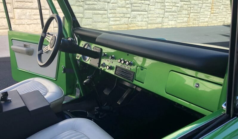 
								1974 Ford Bronco Metallic Green full									