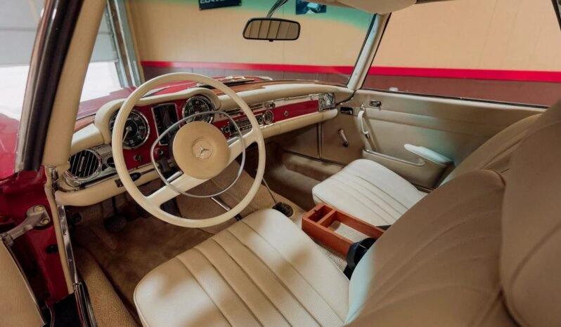 
								1970 Mercedes-Benz 280SL 5-Speed full									
