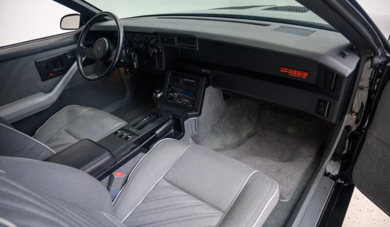 
								1987 Chevrolet Camaro Z/28 IROC-Z full									