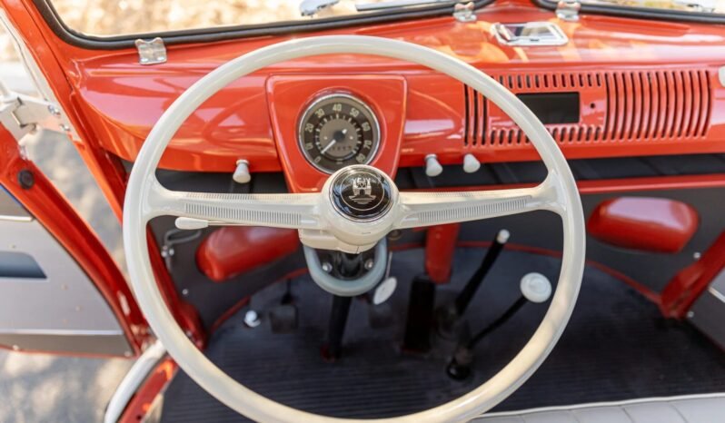 
								1961 Volkswagen Type 2 Deluxe Samba full									