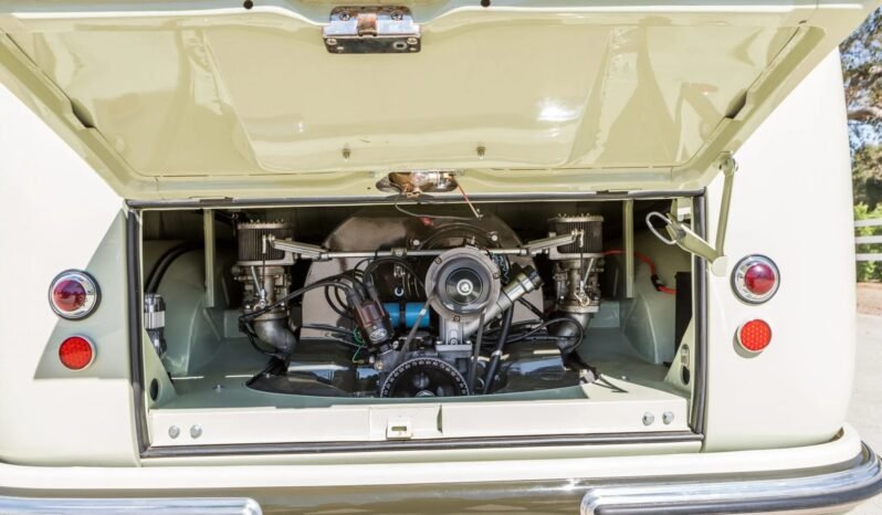 
								1961 Volkswagen Type 2 Bus Deluxe Samba full									