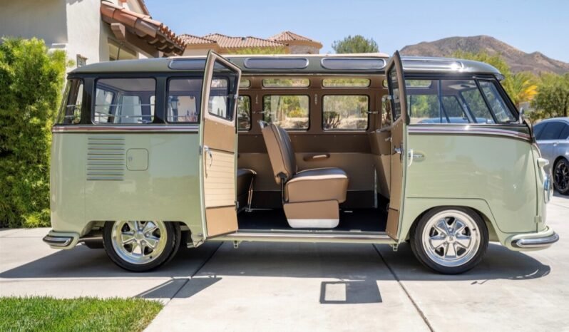 
								1961 Volkswagen Type 2 Bus Deluxe Samba full									