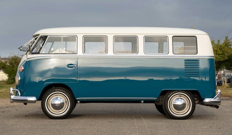 
								1967 Volkswagen Type 2 Deluxe Bus full									