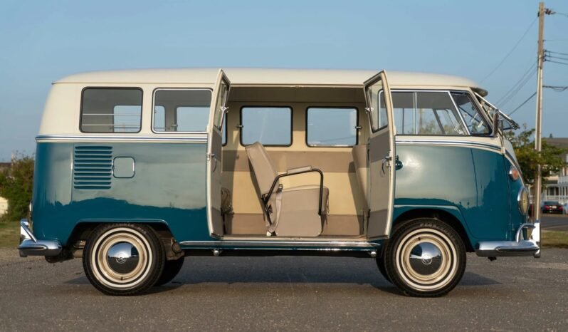 
								1967 Volkswagen Type 2 Deluxe Bus full									