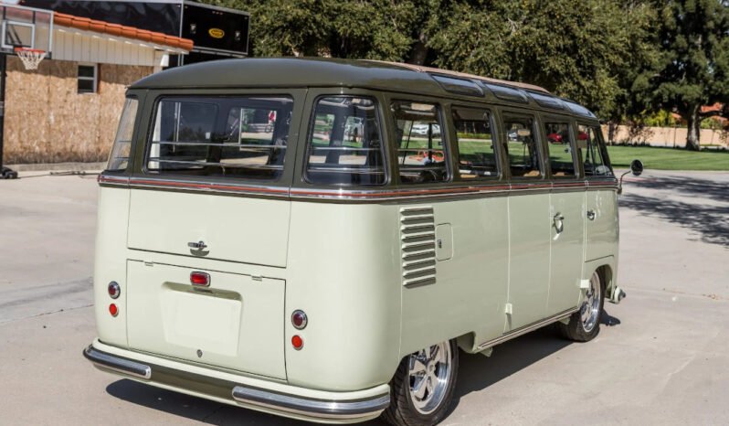 
								1961 Volkswagen Type 2 Bus Deluxe Samba full									