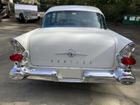 1957 Pontiac Chieftain V8