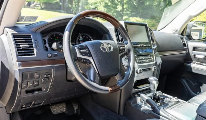
								2016 Toyota Land Cruiser full									