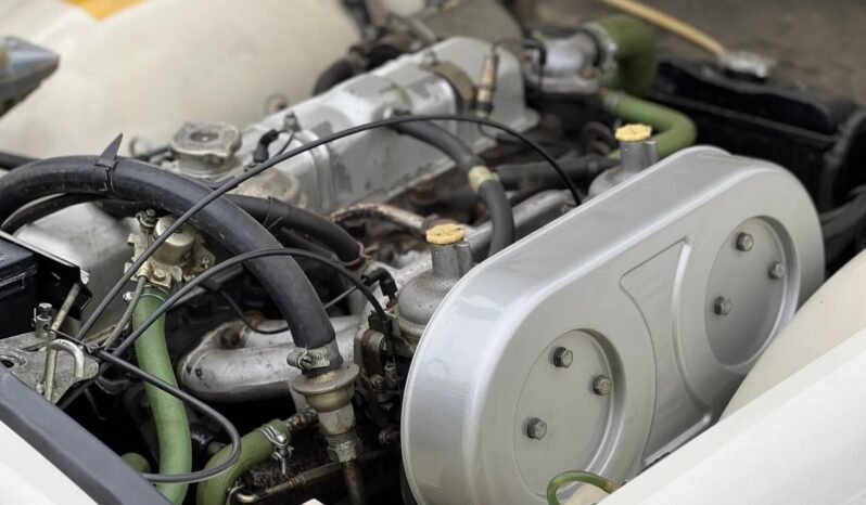 
								1975 Triumph TR6 White full									